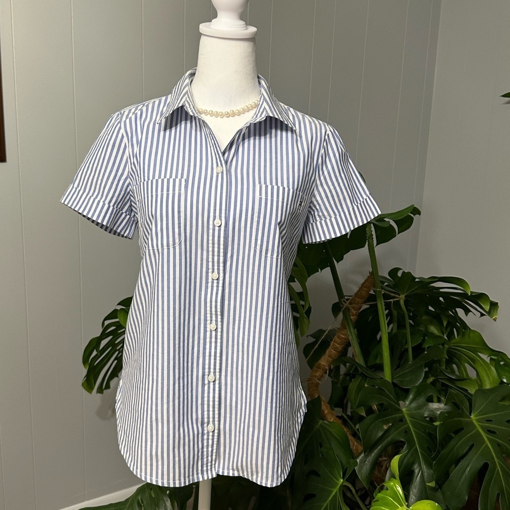 🛍️Tommy 100% Cotton white and blue striped button down shirt with no sleeves